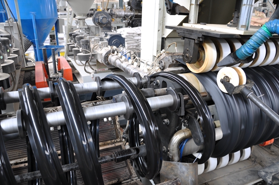 鋼帶增強(qiáng)聚乙烯（PE）螺旋波紋管 設(shè)備 (6)