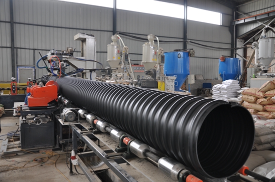 高密度聚乙烯碳素纖維護套管 設備 (1)